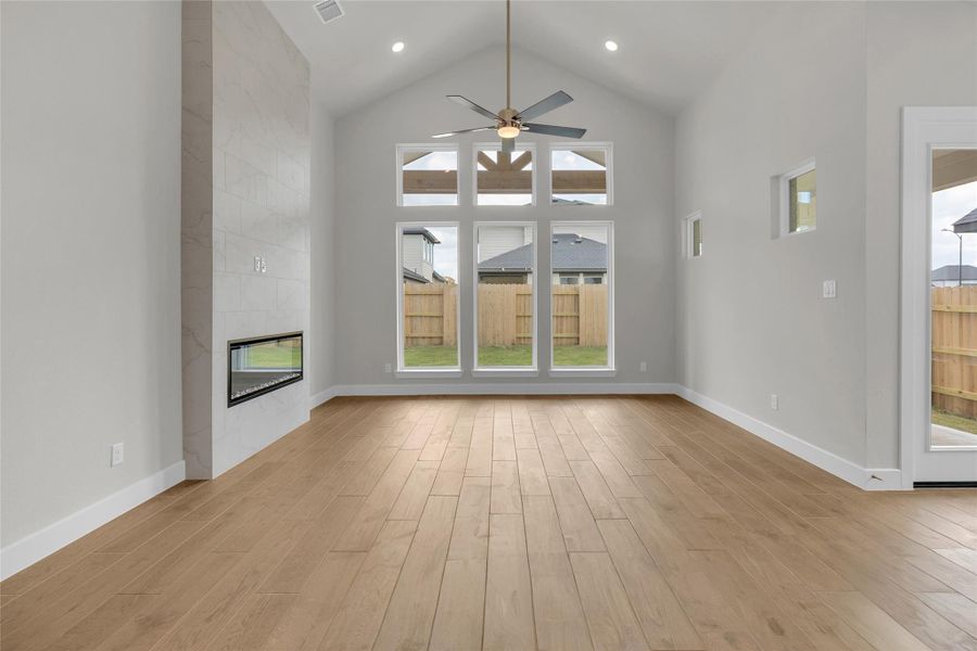 Spacious, unfurnished interior of a new home in Midline, Webster (Image 27).