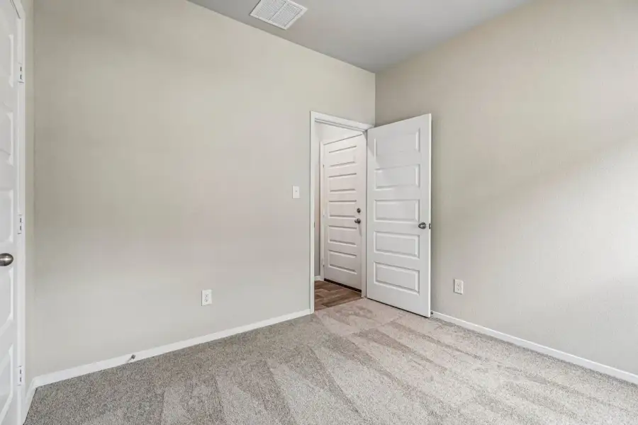 Spacious, unfurnished interior of a new home in Edgebrooke, Pflugerville (Image 23).