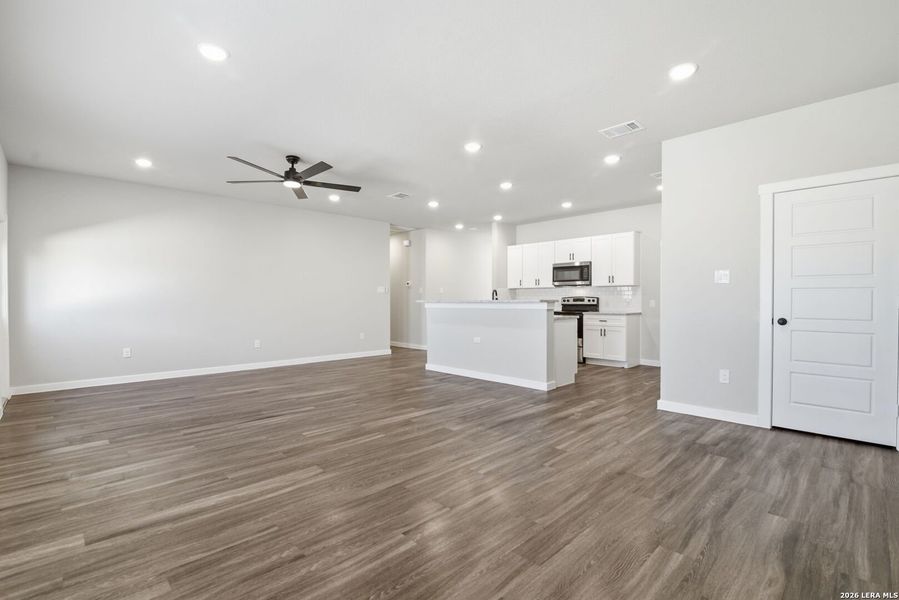 Spacious, unfurnished interior of a new home in , San Antonio (Image 14).