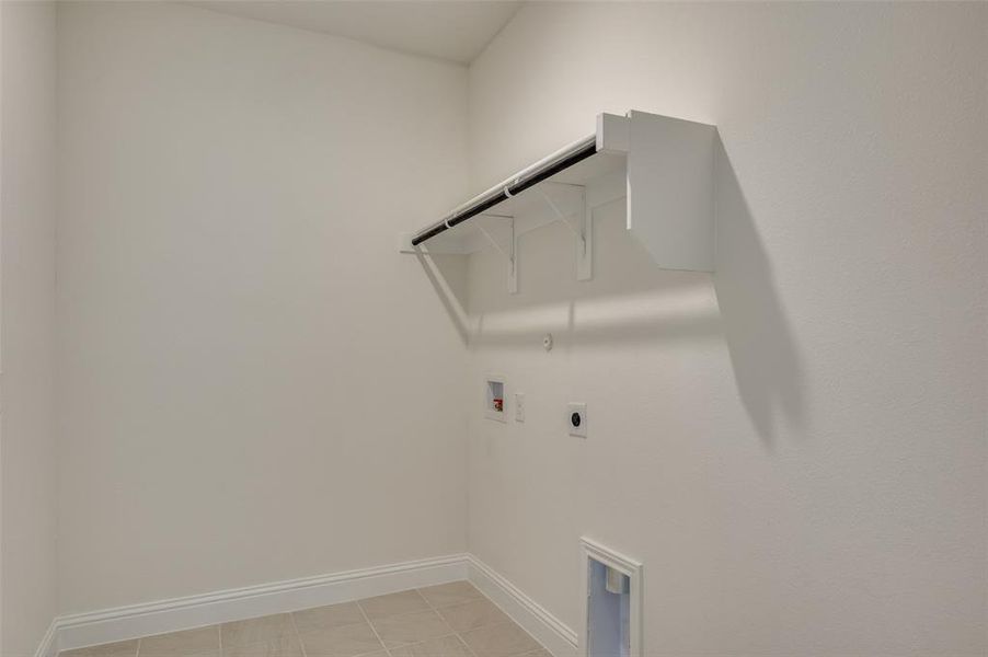 Spacious, unfurnished interior of a new home in Sierra Vista at Kelly Ranch, Aledo (Image 14).