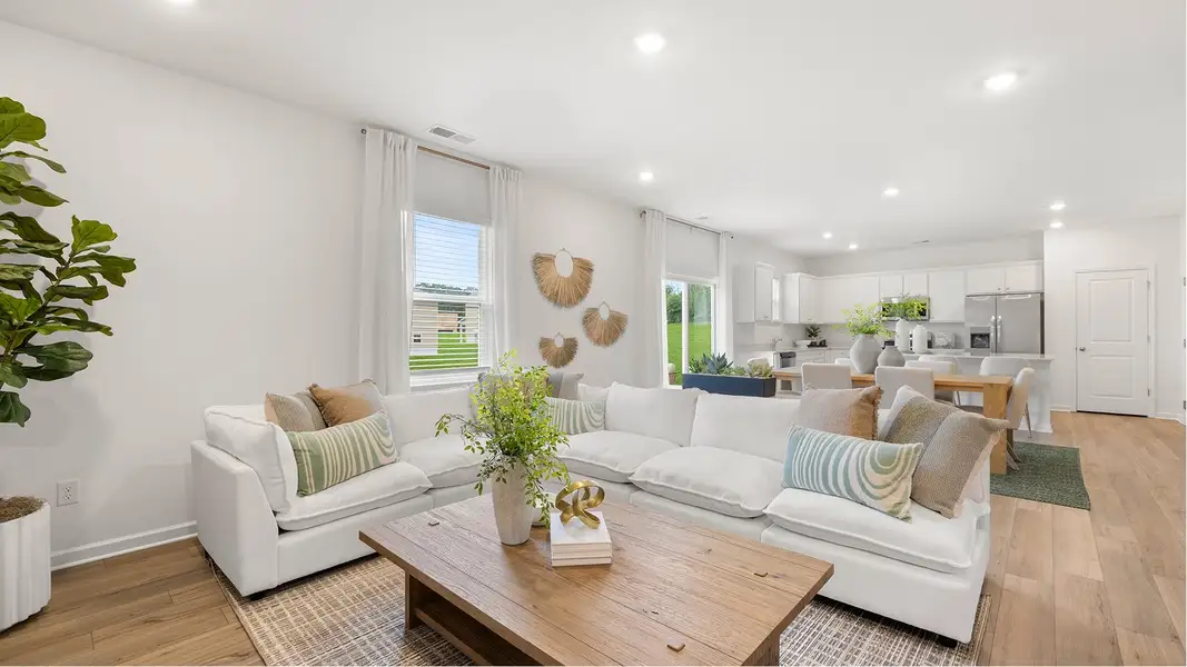 7653 Portland Family 1of3 F1 Base2 081225