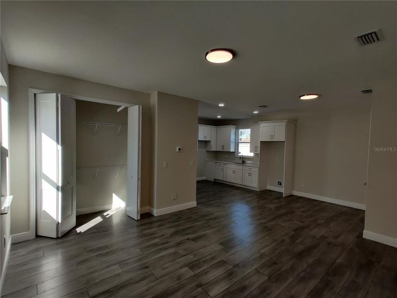 Spacious, unfurnished interior of a new home in , Tampa (Image 48).