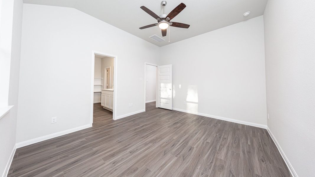 Representative unfurnished interior of a home built from the The Bronte - Walden on Lake Conroe by Legend Homes in Lake Conroe Area Homes, Montgomery (Image 12).