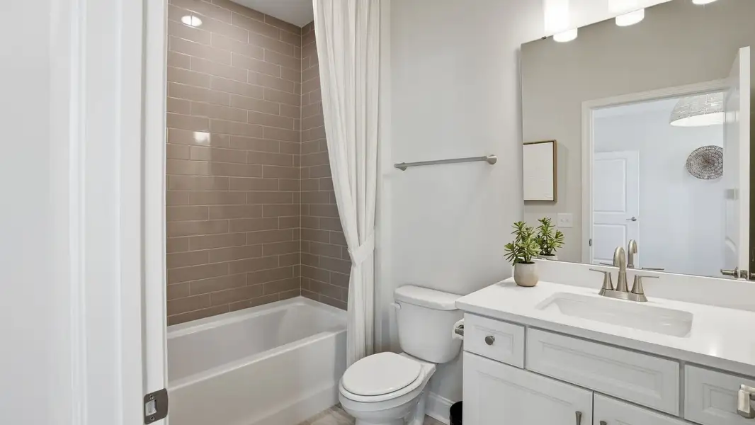 Representative furnished interior of a home built from the Renown by Del Webb in Del Webb Point Hope, Charleston (Image 7). Representative furnished interior of a home built from the Renown by Del Webb in Del Webb Point Hope, Charleston (Image 7).