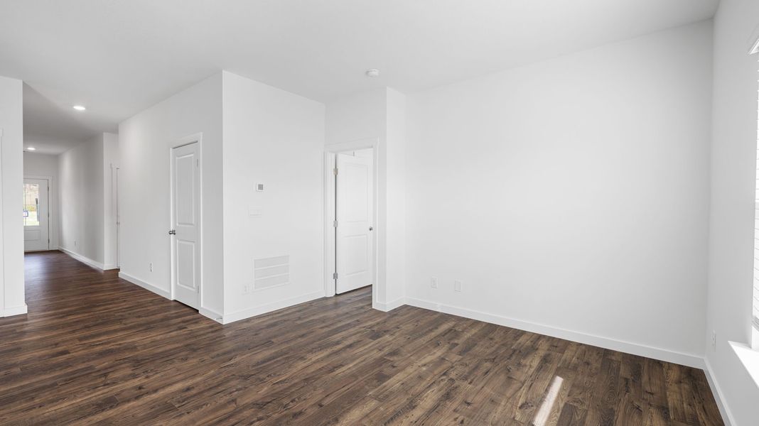 Spacious, unfurnished interior of a new home in The Cove at Thrasher Landing, Hixson (Image 20).