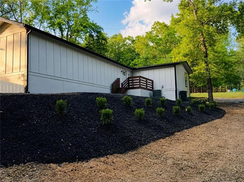 Exterior details and patio area of a home in , Conyers (Image 19).
