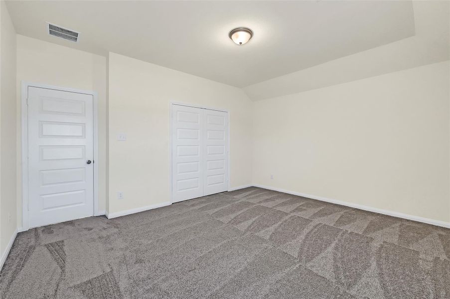 Spacious, unfurnished interior of a new home in Aldine Pines, Houston (Image 27).