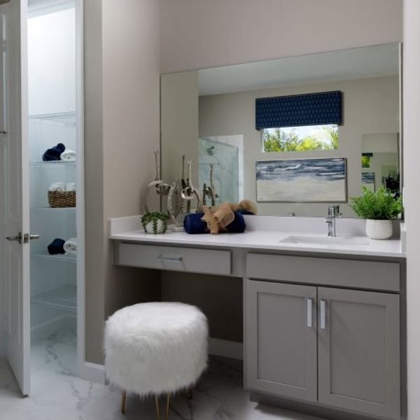 Broadleaf owner's bathroom