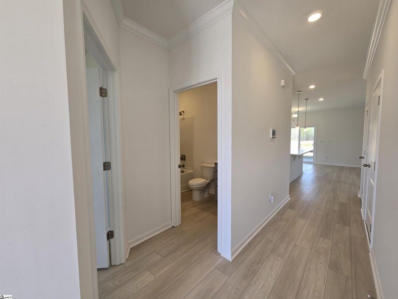 Spacious, unfurnished interior of a new home in Shiloh Trail, Wellford (Image 13).