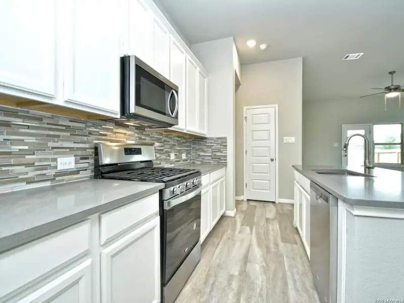 Furnished interior view inside a new home in Thomas Pond, San Antonio (Image 5). Furnished interior view inside a new home in Thomas Pond, San Antonio (Image 5).