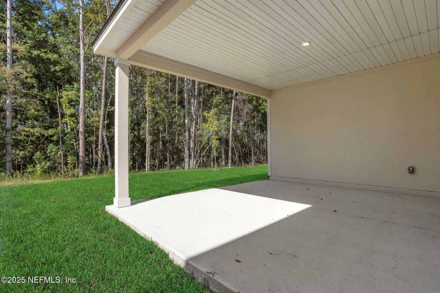Exterior details and patio area of a home in Bellbrooke, Jacksonville (Image 22). Exterior details and patio area of a home in Bellbrooke, Jacksonville (Image 22).