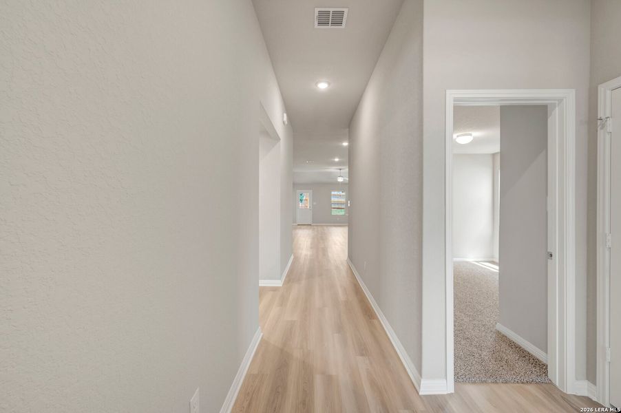Spacious, unfurnished interior of a new home in Mesquite Ridge, San Antonio (Image 16).