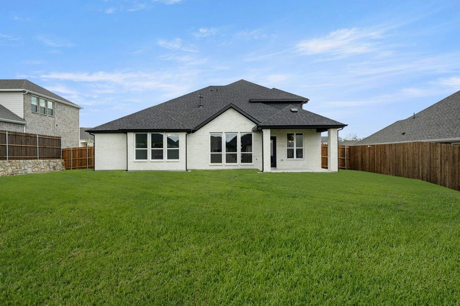 Exterior details and patio area of a home in Kentsdale Farms, DeSoto (Image 4).