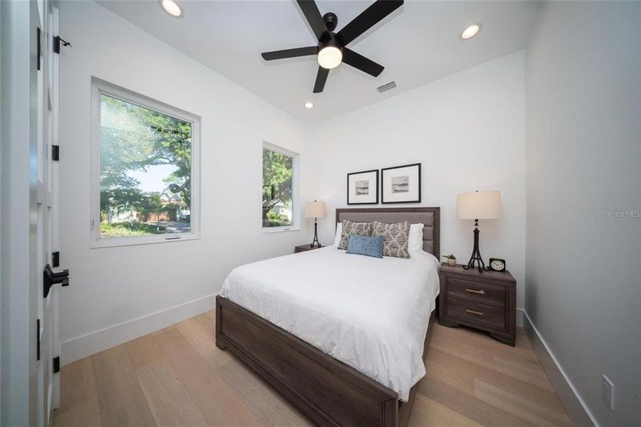 Furnished interior view inside a new home in , Sarasota (Image 39).