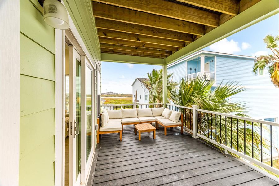 Exterior details and patio area of a home in , Galveston (Image 19).