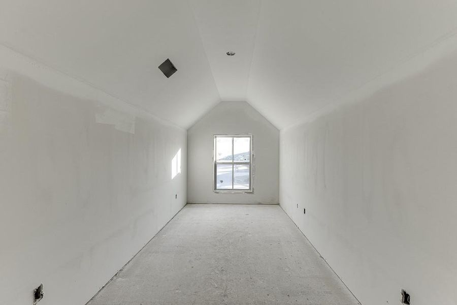 Spacious, unfurnished interior of a new home in , Jefferson (Image 7).
