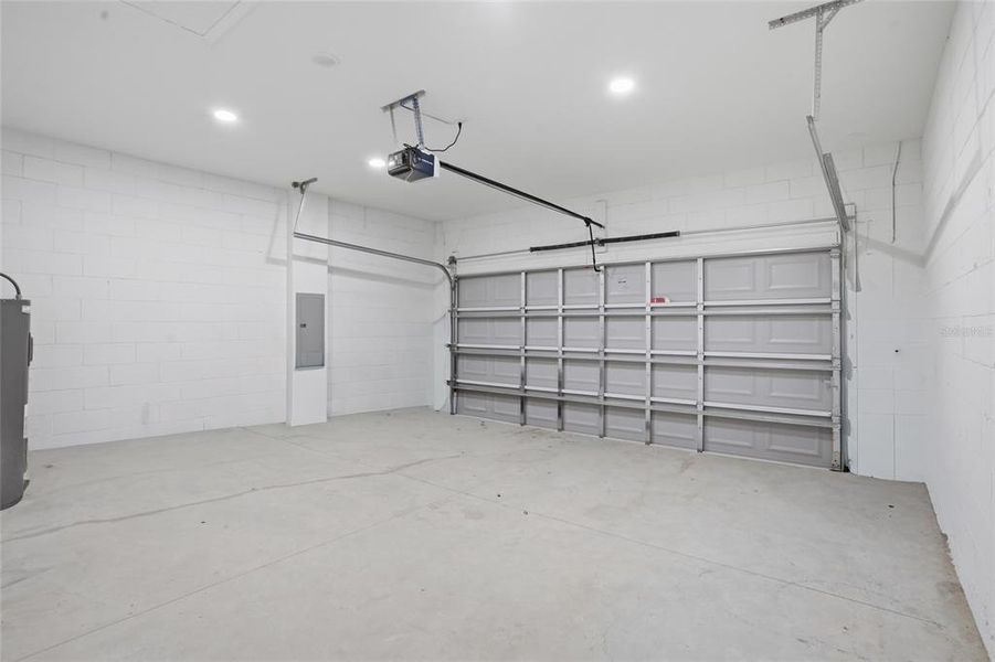 Spacious, unfurnished interior of a new home in , Kissimmee (Image 32).