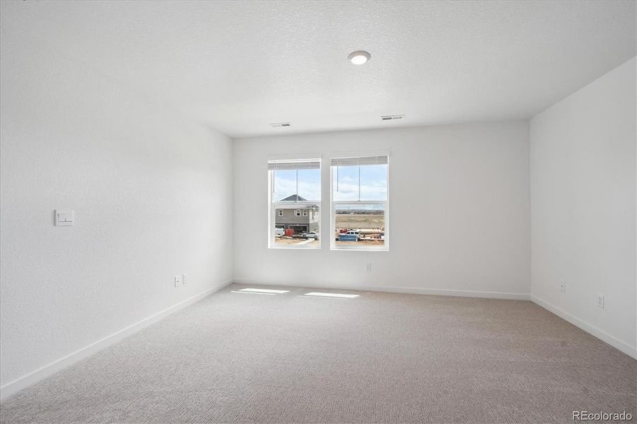 Spacious, unfurnished interior of a new home in Horizon Uptown, Aurora (Image 17). Spacious, unfurnished interior of a new home in Horizon Uptown, Aurora (Image 17).