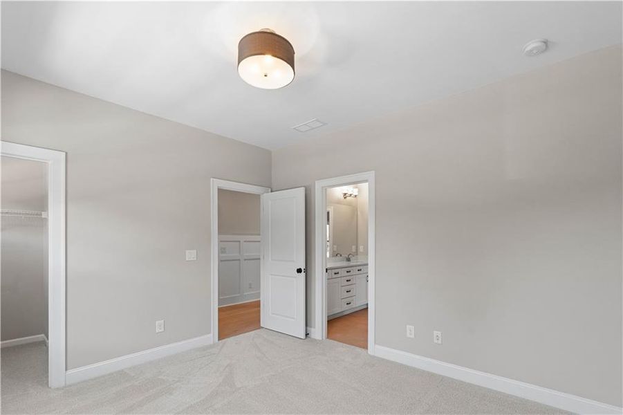 Spacious, unfurnished interior of a new home in Bellwyn, Johns Creek (Image 21).