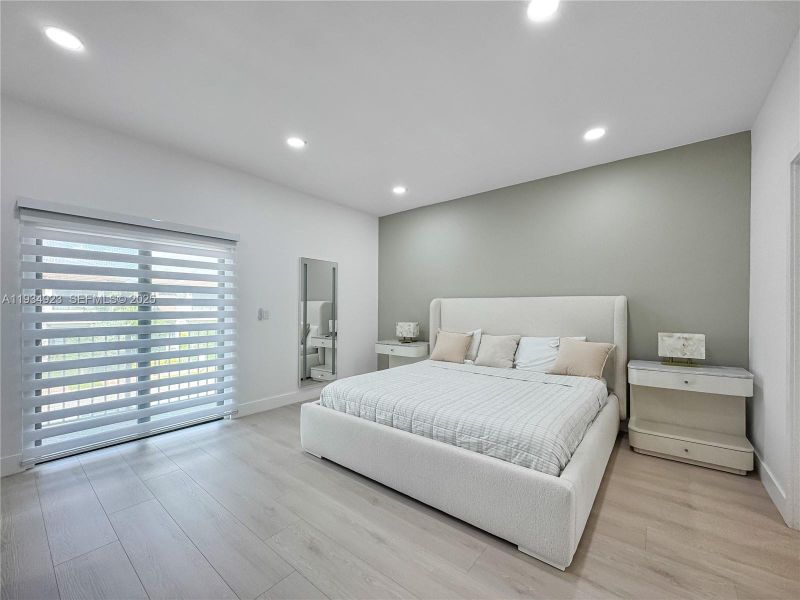 Furnished interior view inside a new home in , Doral (Image 13).