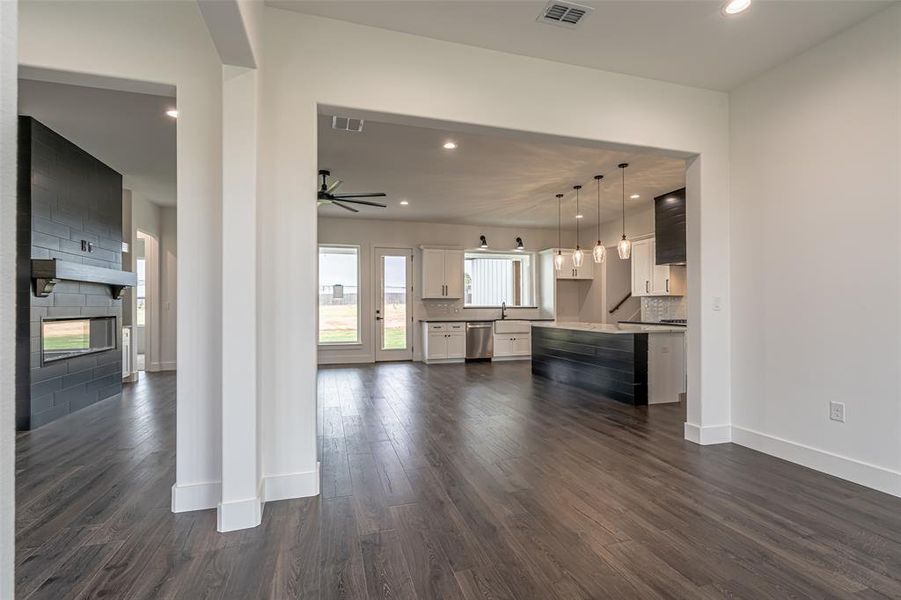 Spacious, unfurnished interior of a new home in , Granbury (Image 24). Spacious, unfurnished interior of a new home in , Granbury (Image 24).