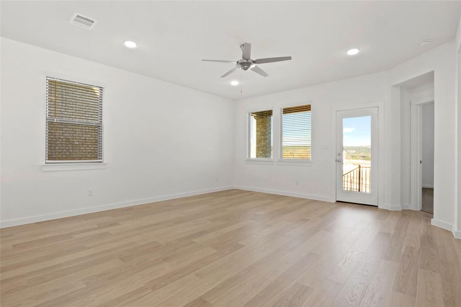 Spacious, unfurnished interior of a new home in Lakeside at Tessera, Lago Vista (Image 15).