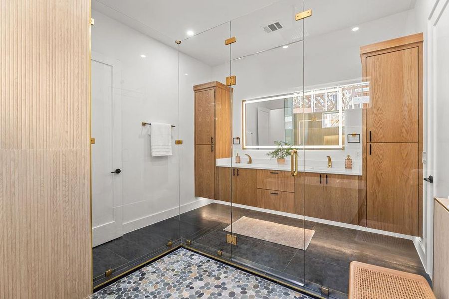 Furnished interior view inside a new home in , Dallas (Image 15).