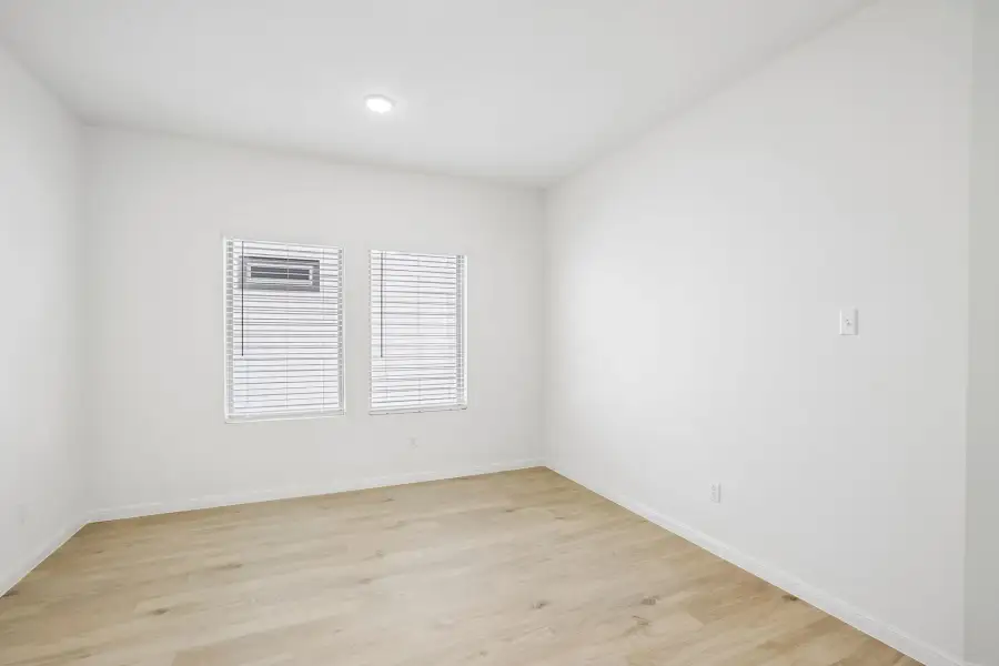 Spacious, unfurnished interior of a new home in Trinity Ranch, Elgin (Image 26).