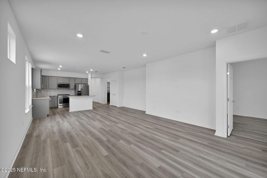 Spacious, unfurnished interior of a new home in Del Webb Wildlight, Yulee (Image 23).