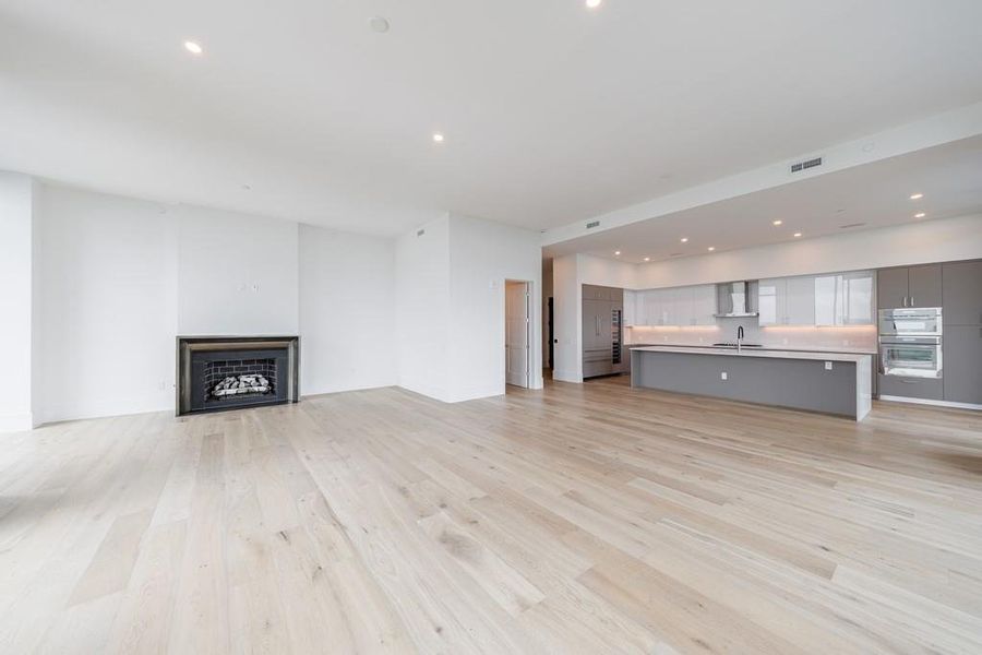 Spacious, unfurnished interior of a new home in The Dillon Buckhead, Atlanta (Image 40).