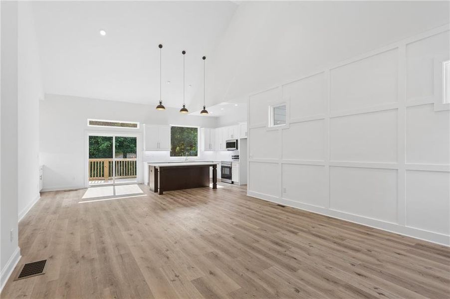 Spacious, unfurnished interior of a new home in , Atlanta (Image 24).