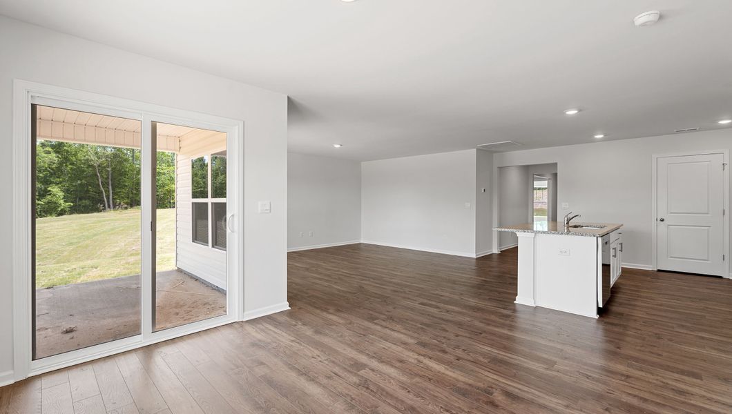 Spacious, unfurnished interior of a new home in Sherwood Gardens, Landrum (Image 19).