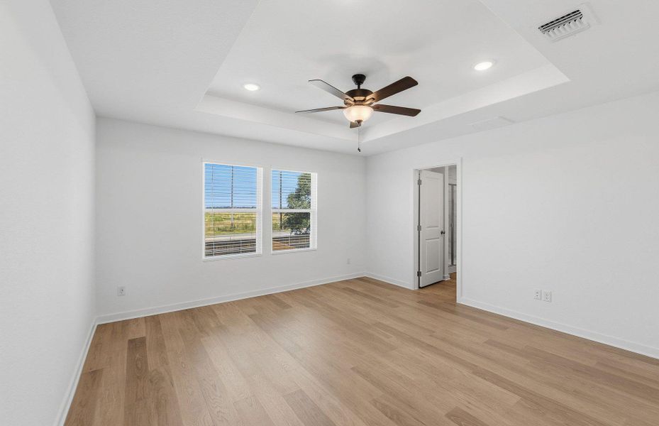 Spacious, unfurnished interior of a new home in Crosswinds, Kyle (Image 11).