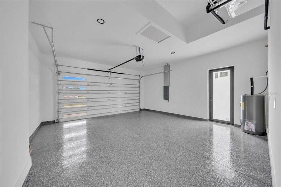 Spacious, unfurnished interior of a new home in , Lehigh Acres (Image 14).