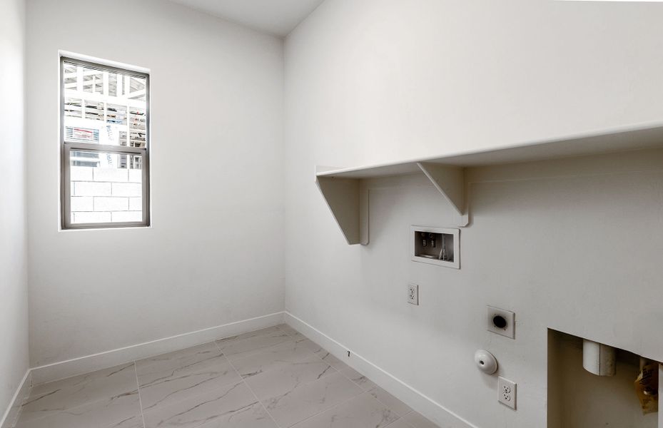 Spacious, unfurnished interior of a new home in Vistoso Canyon Estates, Oro Valley (Image 23).