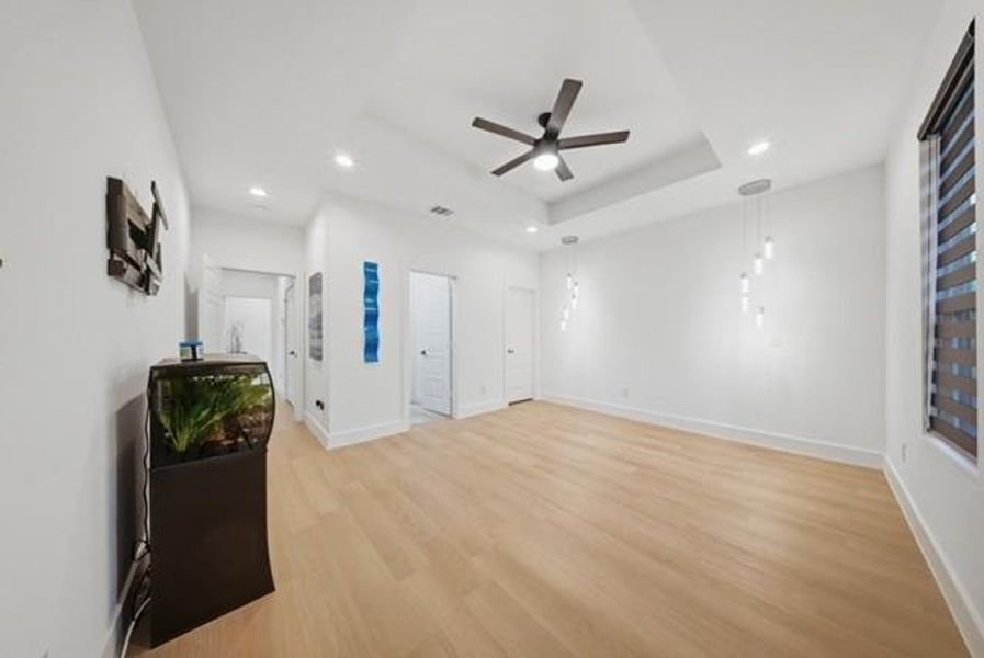 Spacious, unfurnished interior of a new home in , Cedar Hill (Image 20).