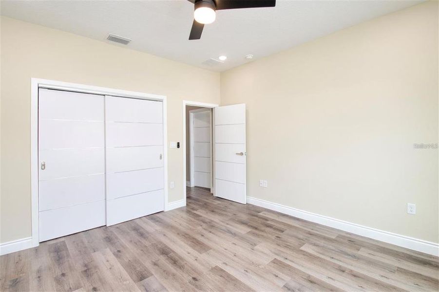 Spacious, unfurnished interior of a new home in , Davenport (Image 36).
