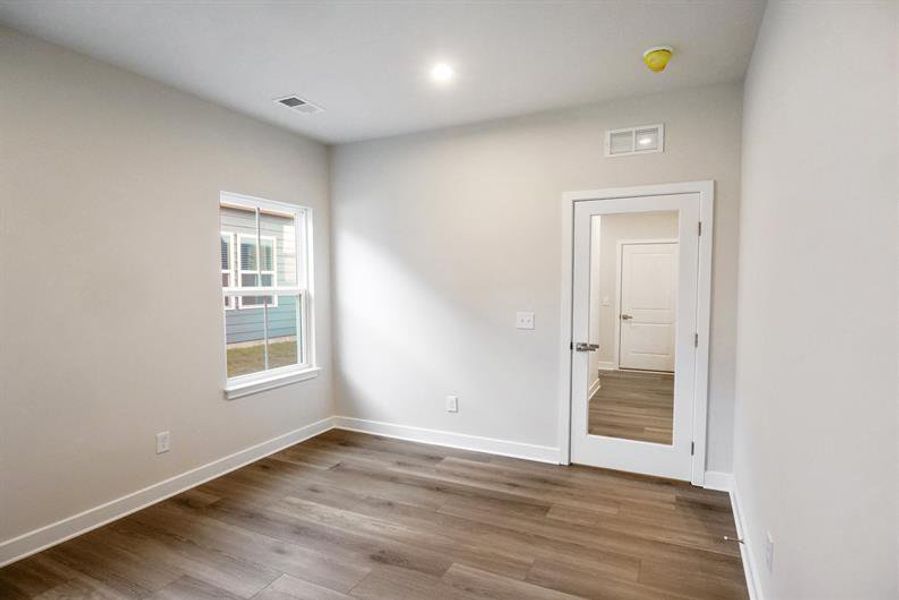 Spacious, unfurnished interior of a new home in Canterbrook Farms, Fountain Inn (Image 11).