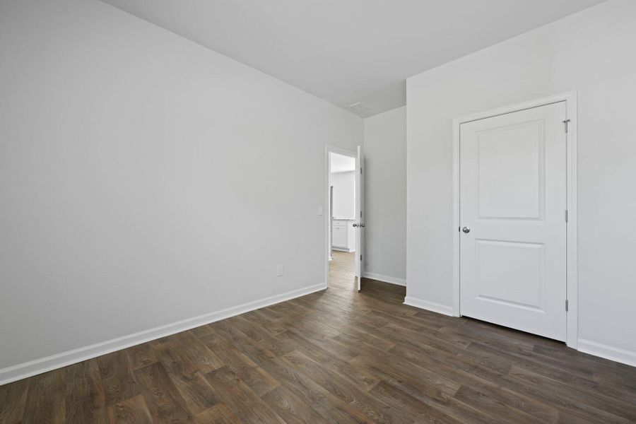 Spacious, unfurnished interior of a new home in The Oaks at Center Station, Hollywood (Image 10).