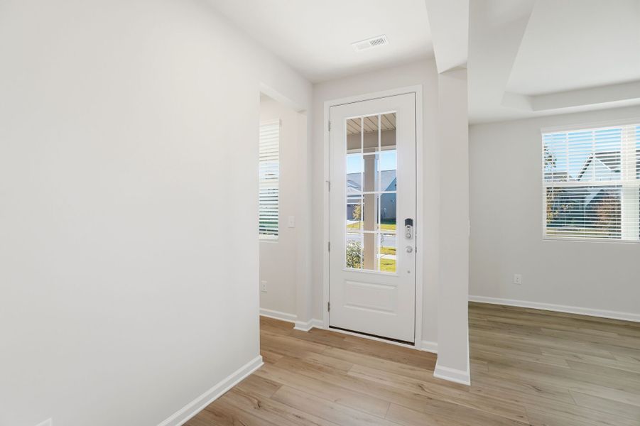 Spacious, unfurnished interior of a new home in Waxhaw Landing, Monroe (Image 12).