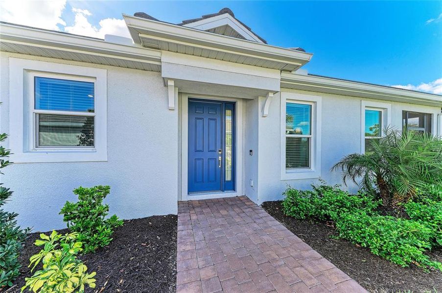 Exterior details and patio area of a home in , Bradenton (Image 24).