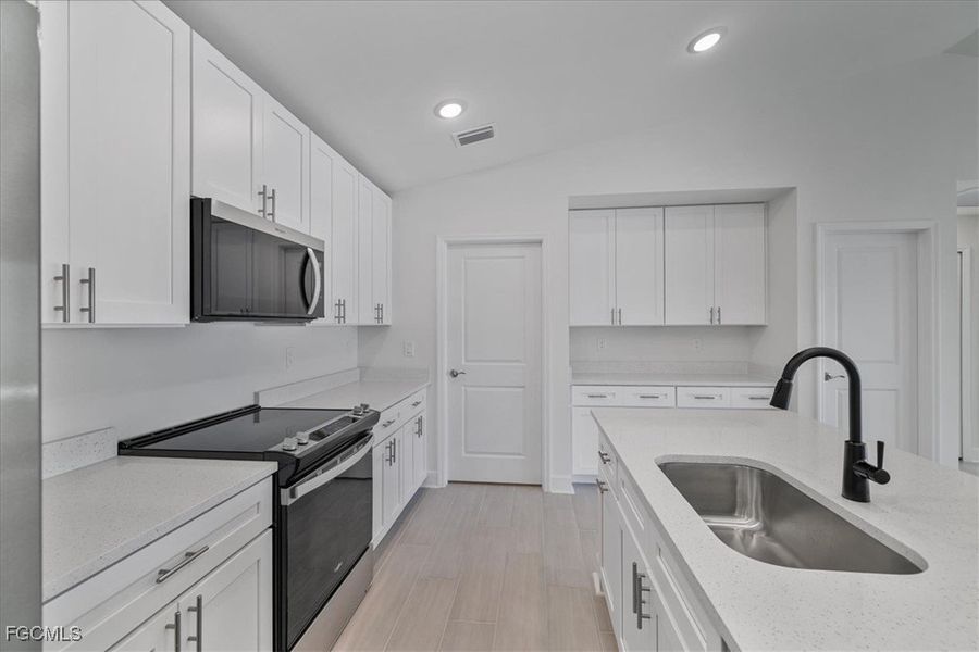 Furnished interior view inside a new home in Cape Coral, Cape Coral (Image 7).