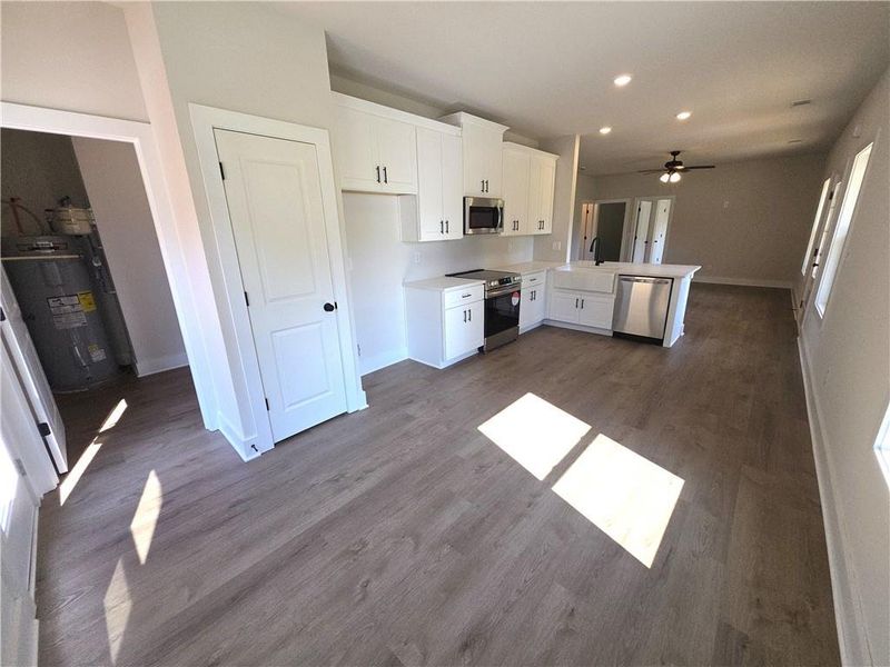 Spacious, unfurnished interior of a new home in , Dallas (Image 16).