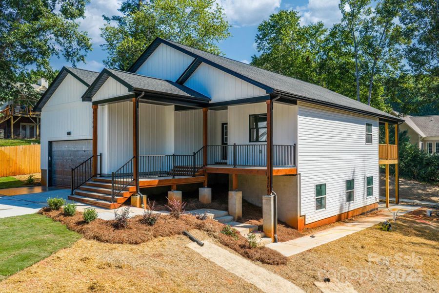 Fully finished in-law suite with laundry on both levels. & two separate entrances! Fully finished in-law suite with laundry on both levels. & two separate entrances!