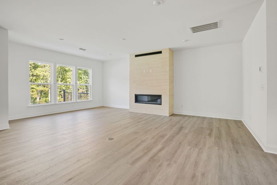 Spacious, unfurnished interior of a new home in Forest Creek, Waxhaw (Image 40).