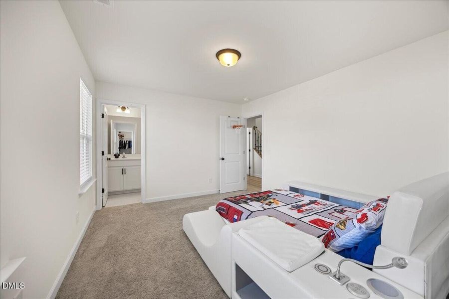 40-2A1A1238 kid bedroom and bath