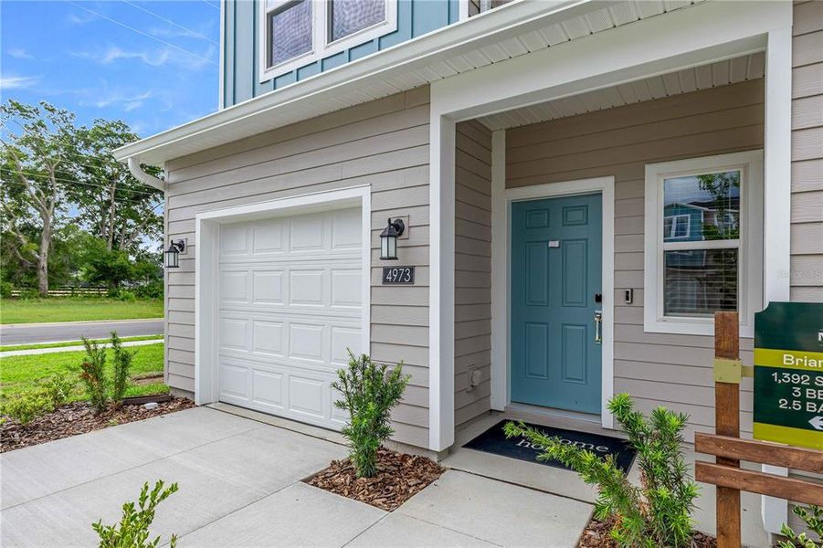 Exterior details and patio area of a home in , Ocala (Image 20).
