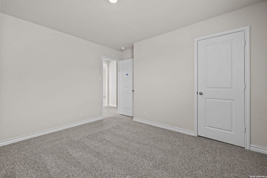 Spacious, unfurnished interior of a new home in Stonehill, San Antonio (Image 13).