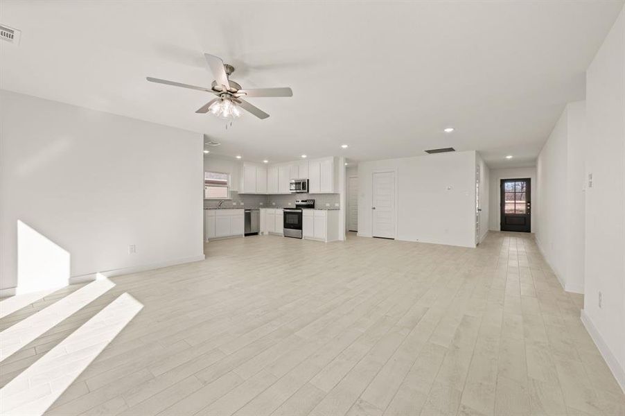 Spacious, unfurnished interior of a new home in Runaway Bay, Runaway Bay (Image 20).