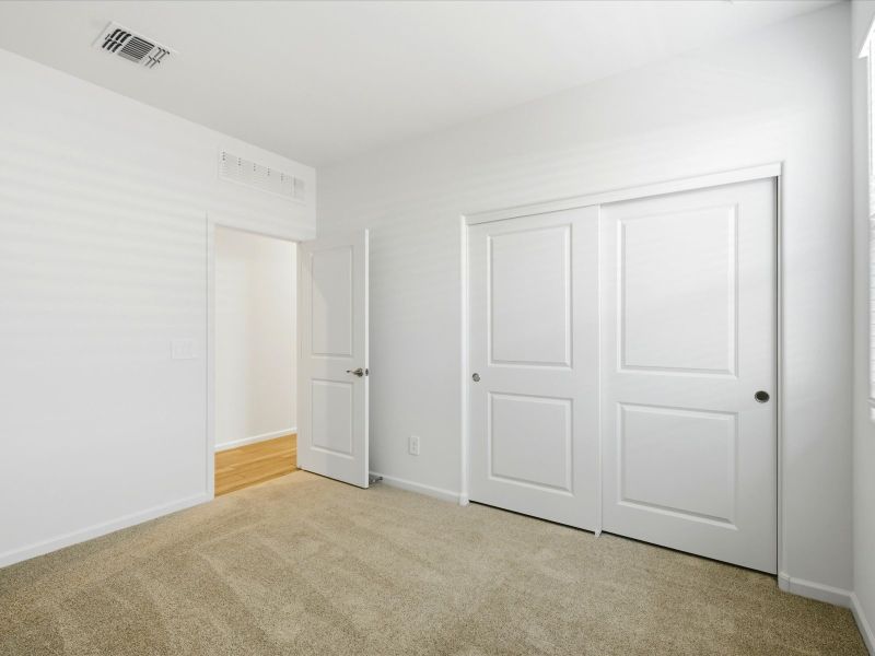 Spacious, unfurnished interior of a new home in Naranja Trails, Oro Valley (Image 13).